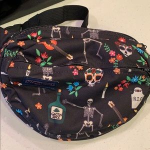 2 pocket skull jansport skull fannypack